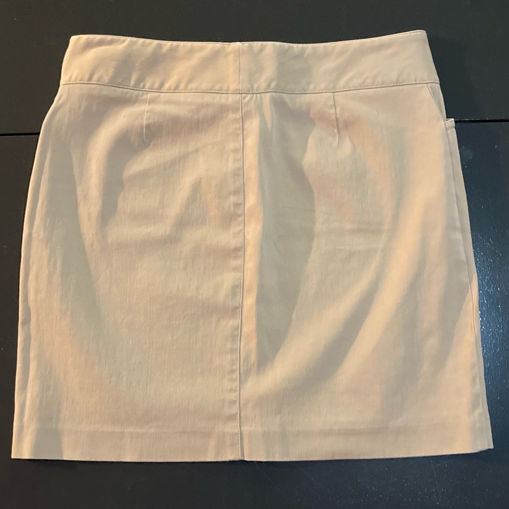 Banana Republic Factory Khaki skirt, size 4. 🍁 A must have for every wardrobe! - Picture 2 of 6